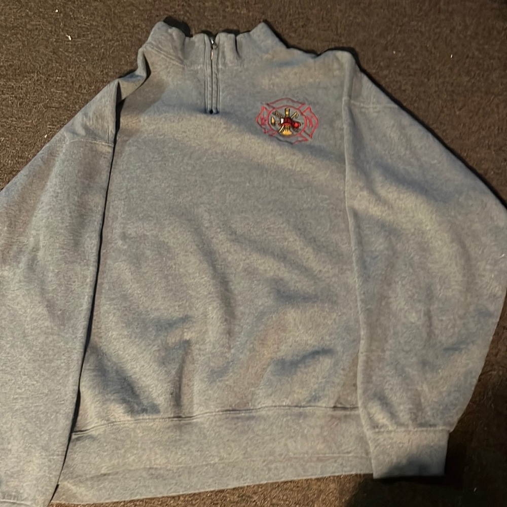 Selling this turtle neck fire fighter sweatshirt